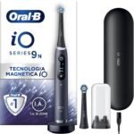 Oral-B Spazzolino Elettrico Ricaricabile iO 9N, Sensore di Pressione, Display Interattivo, A.I. , 7 Modalità, 2 Testine, 1 Spazzolino, 1 Custodia da Viaggio, pacchetto variabile, Nero (Black Onyx)