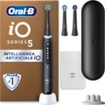 Oral-B Spazzolino Elettrico Ricaricabile iO 5 Nero, 1 Spazzolino Elettrico Oral B, 3 Testine di Ricambio, Custodia Da Viaggio, Pulizia Denti Efficace
