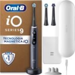 Oral-B Spazzolino Elettrico Ricaricabile iO 9 Nero, 3 Testine Di Ricambio, Custodia Da Viaggio Ricaricabile, 1 Spazzolino Elettrico Oral B, Sensore di Pressione, Display Interattivo