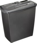 Amazon Basics Distruggidocumenti 7-8 fogli, Taglio a striscia, con funzione distruggi CD e carte di credito, Nero