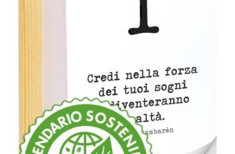 Calendario Geniale 2026. L’Originale Eco Sostenibile. Il Primo con Bonus digitali. Idea Regalo con Scatola. Supporto Legno di Abete Naturale. Leggi ogni giorno una frase e il pensiero Filosofico.