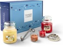 Yankee Candle | Christmas Gift Set | 2 Medium Jar Scented Candles, 2 x Full Votive Candles | Wick Cutter & Candle Tip with Illuma Lid | Set of 6 Candles | Perfect for Women